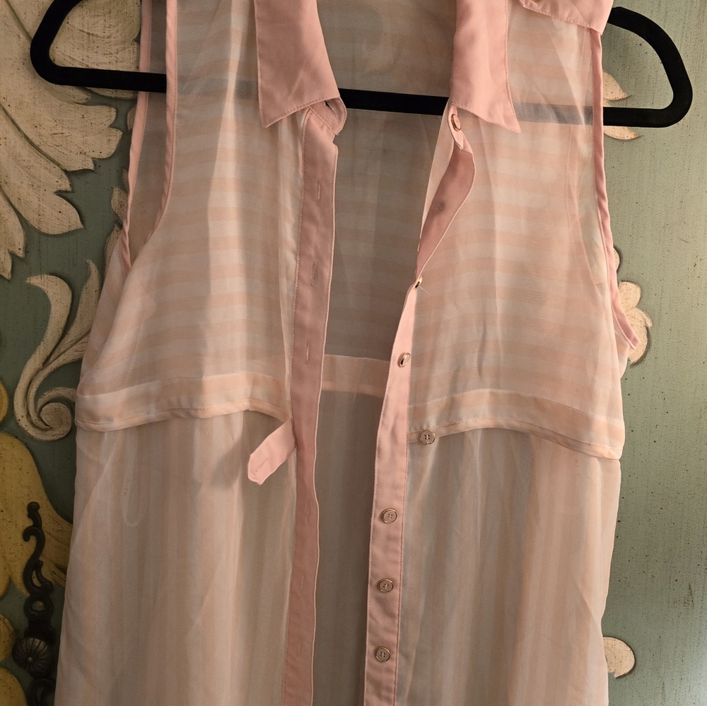 Pink and white Sleeveless Button-down blouse Medium  fits like Small